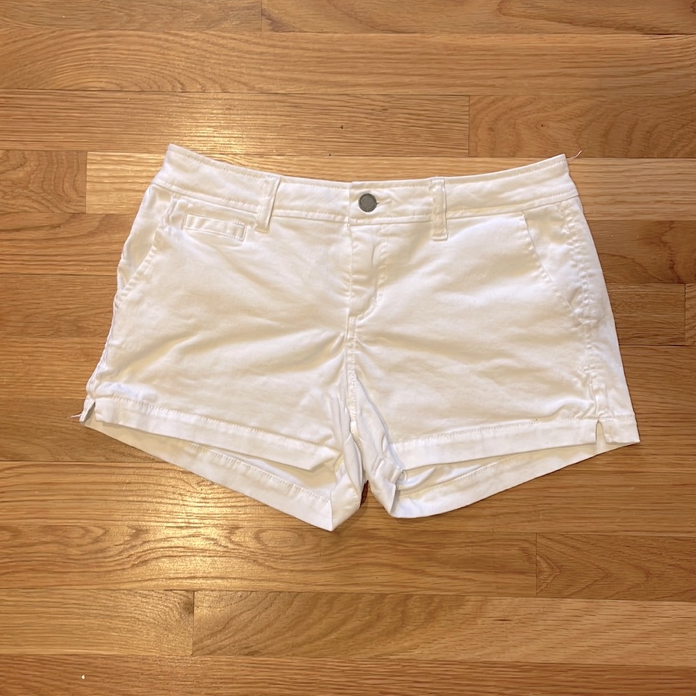 Market and Spruce white shorts size 2